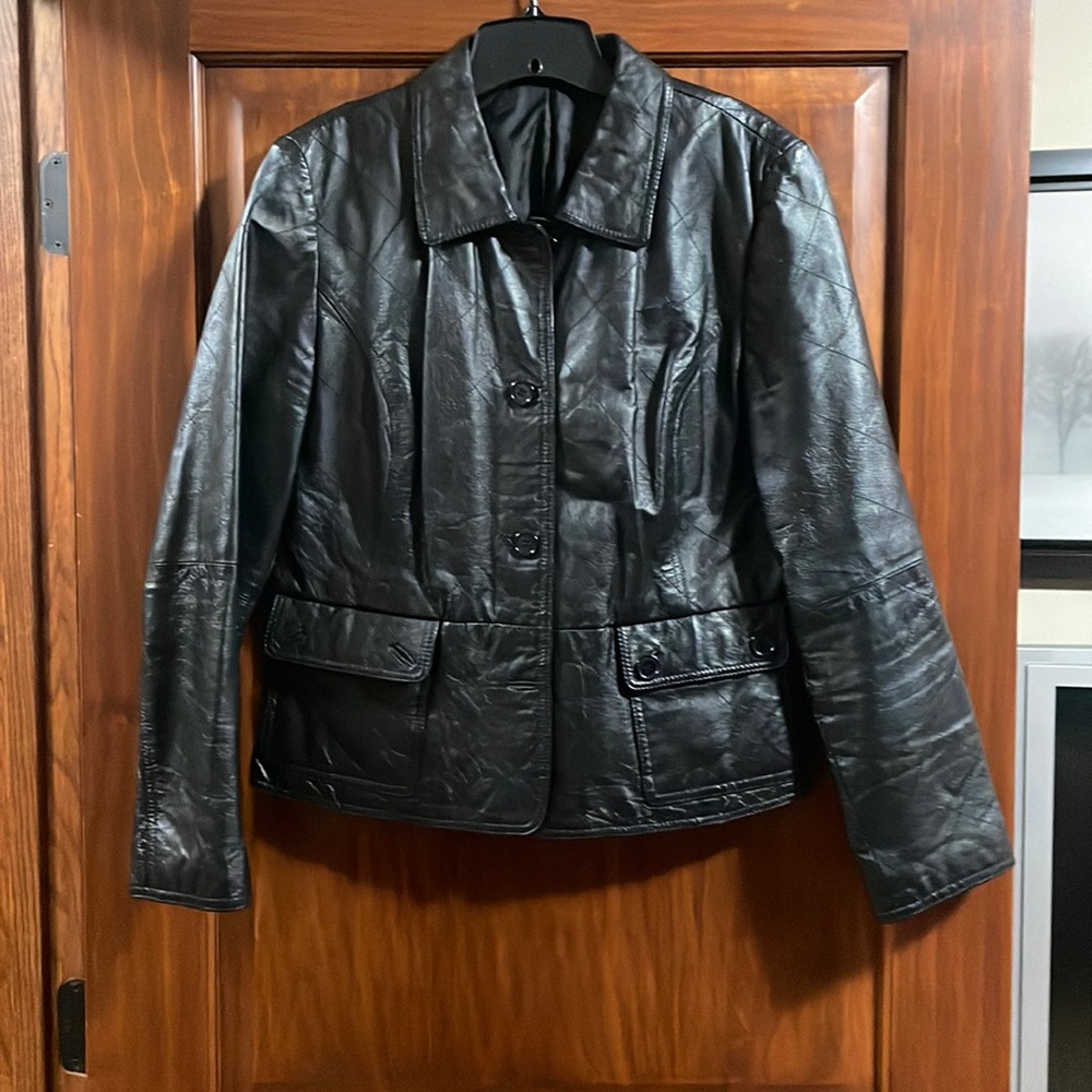Quilted 100% leather jacket. Black. Size 16